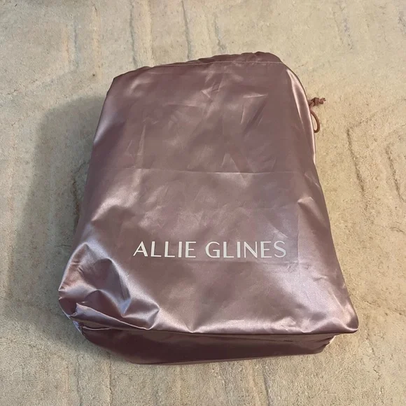 Allie Glines Lilac Makeup Bag Set - Picture 3 of 6